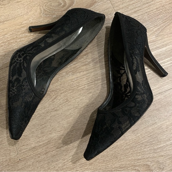 Stuart Weitzman Black Guipure Lace Shoes Size 9.5 - Picture 4 of 9